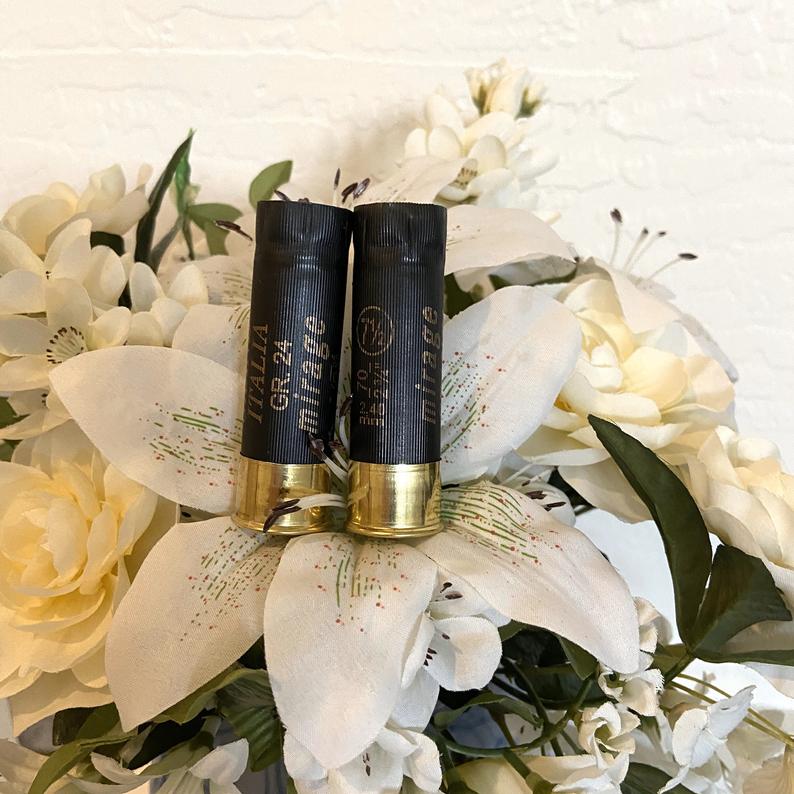 DIY Boutonniere Black Hulls